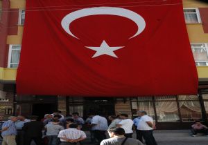 Türkiye şehitlerine ağlıyor
